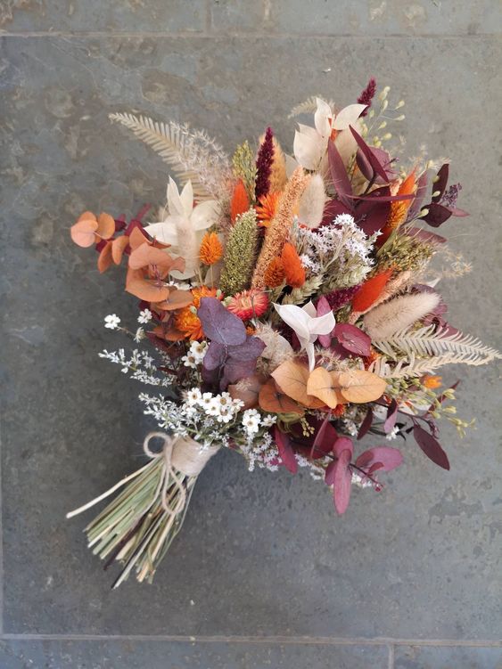 Jesienny bukiet ślubny – 10 najmodniejszych kompozycji