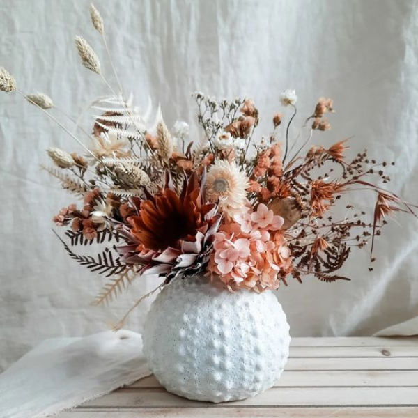 W czym trzymać suszone kwiaty? Jak je przechowywać? Praktyczny przewodnik