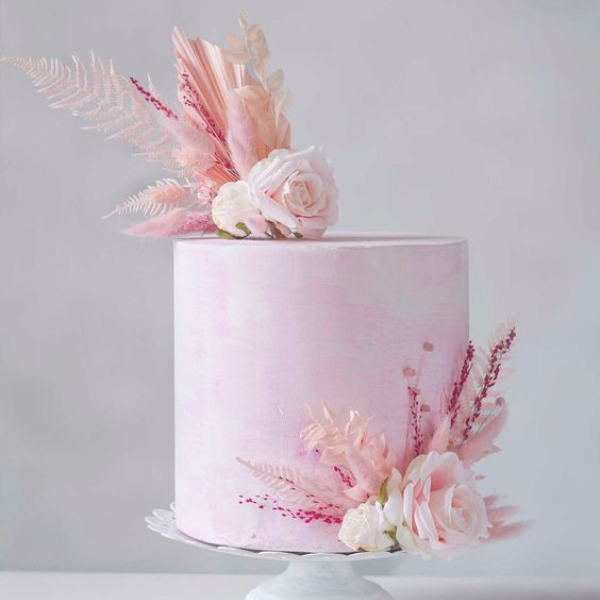 Jak udekorować tort suszonymi kwiatami?